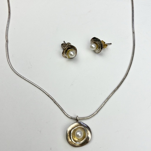 RED ENVELOPE sterling Silver and Pearl Petal Necklace and Earrings Set - Picture 3 of 14